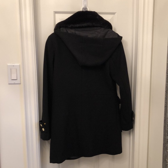 Black pea coat with hood and faux fur collar, that’s removable.like new - Picture 5 of 11